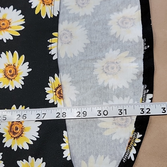LuLaRoe Size XS Black with Daisy Pattern "IRMA" Tunic Top, NEW with Tag - Picture 9 of 13